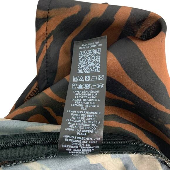 ASOS Design Satin Flippy Short Dark Animal Print Size 4 NWOT $43 MSRP - Picture 6 of 8